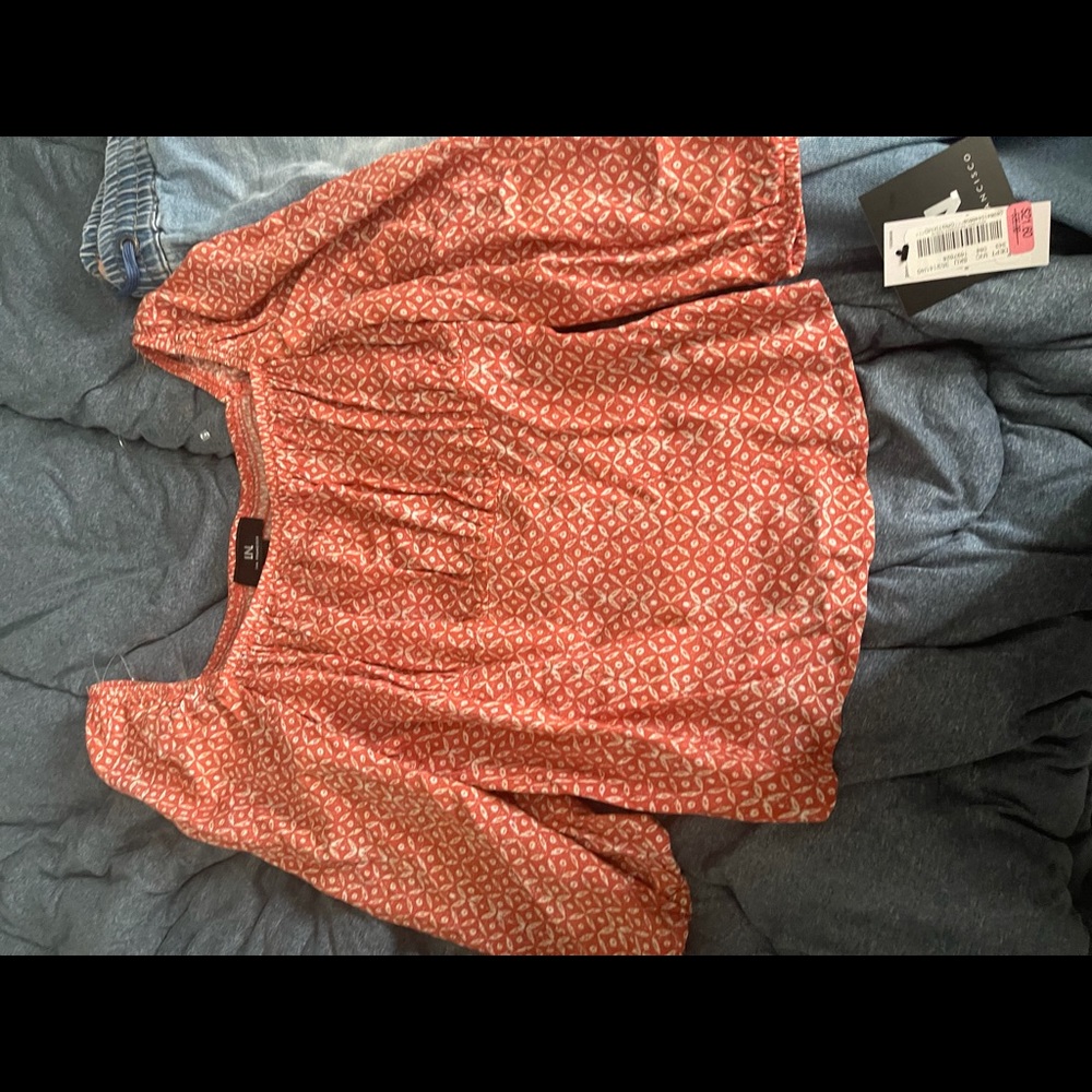 NWT Rust fitted blouse